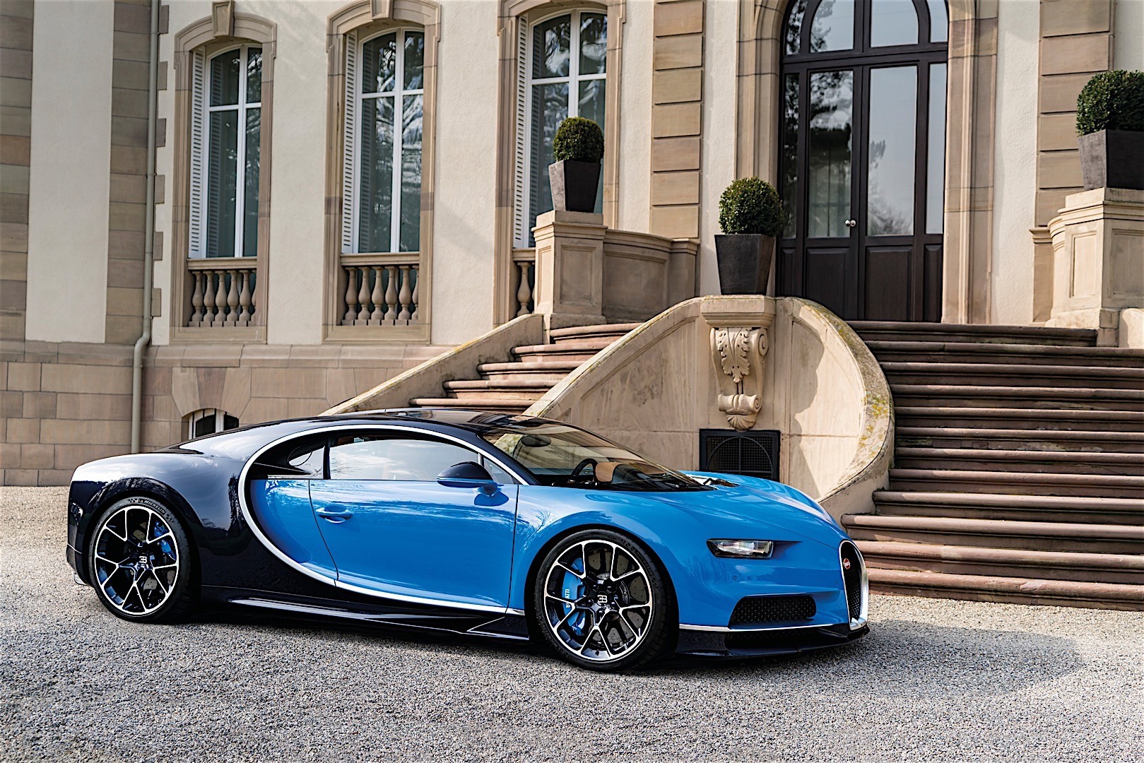 Bugatti Chiron photo 11