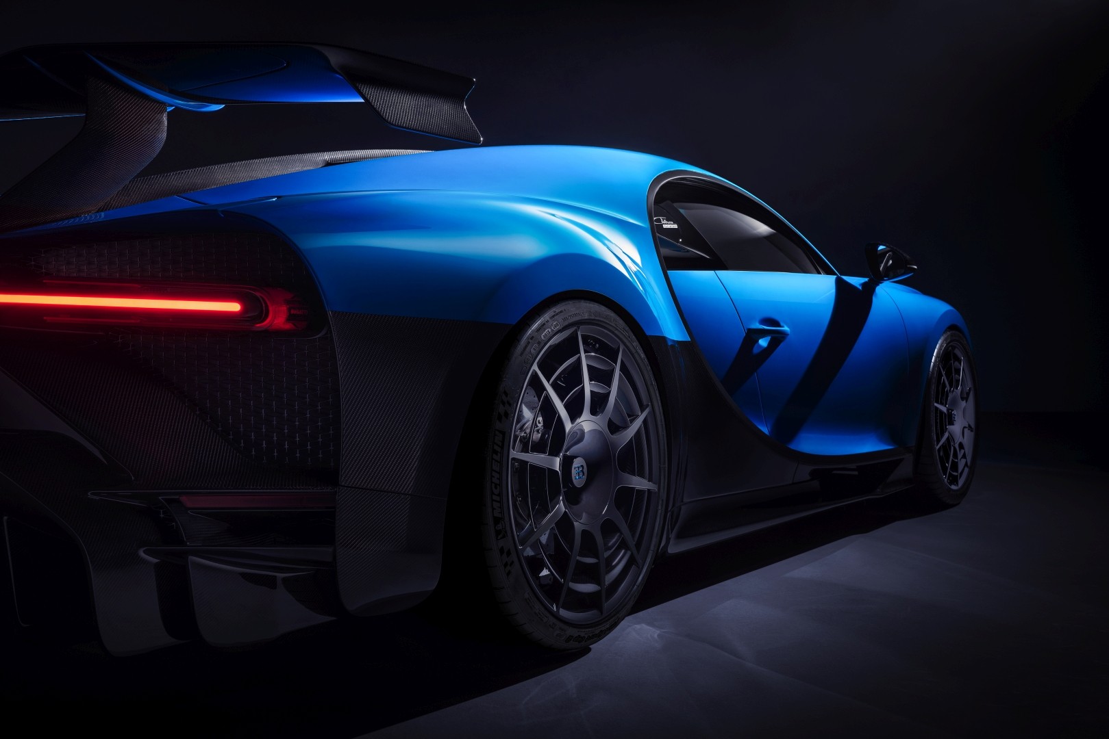 Bugatti Chiron photo 26