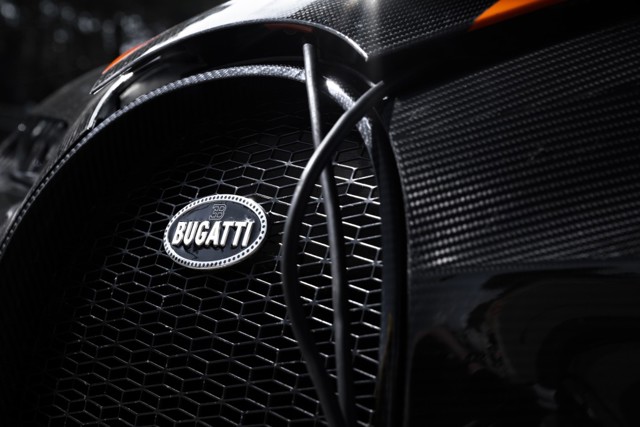 Bugatti Chiron photo 14