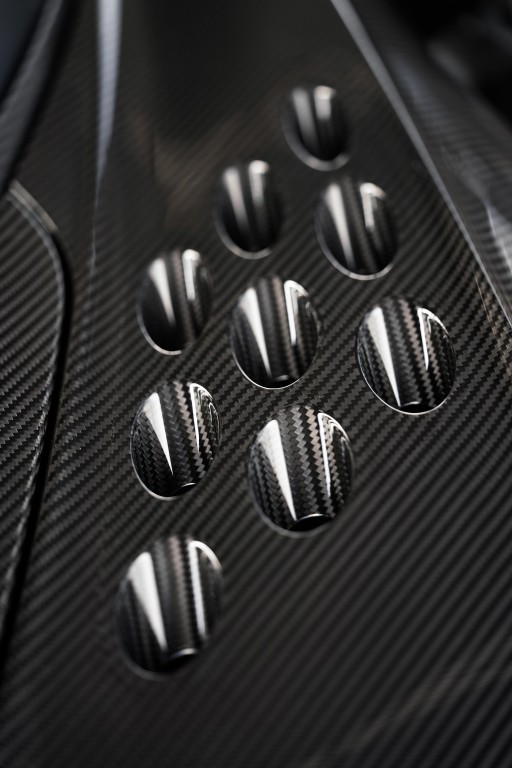 Bugatti Chiron photo 10