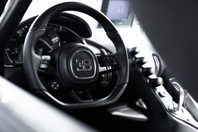 Bugatti Chiron photo 15