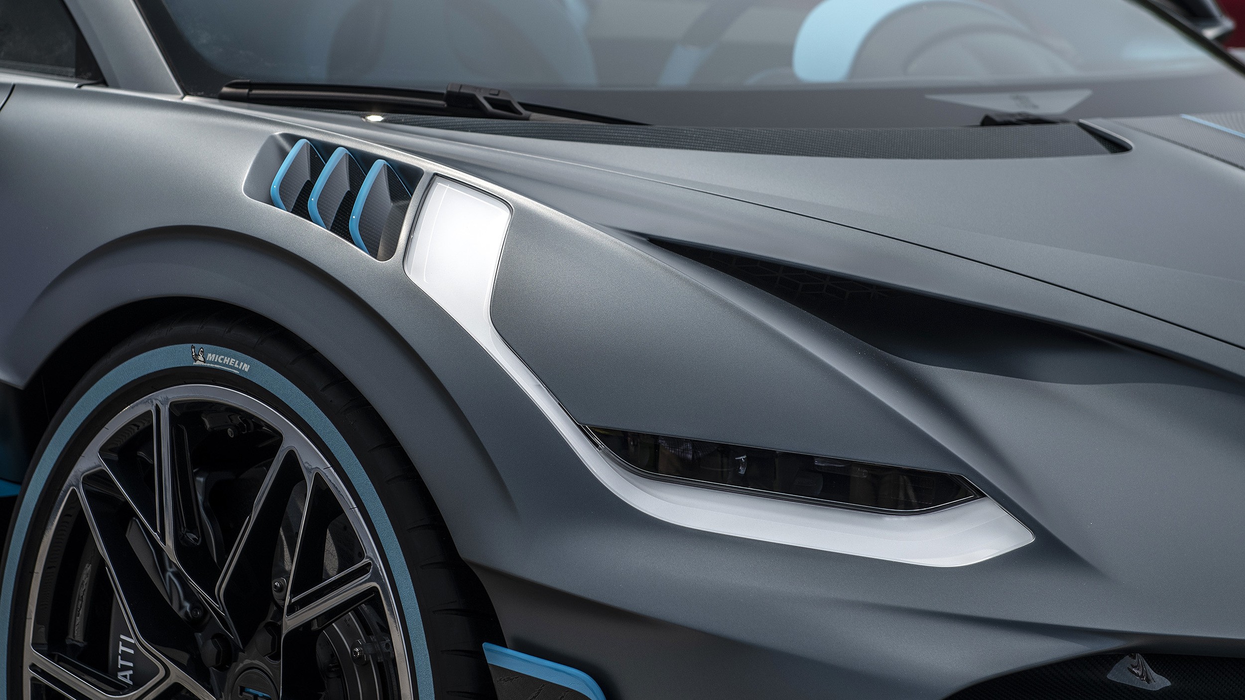 Bugatti Divo photo 14