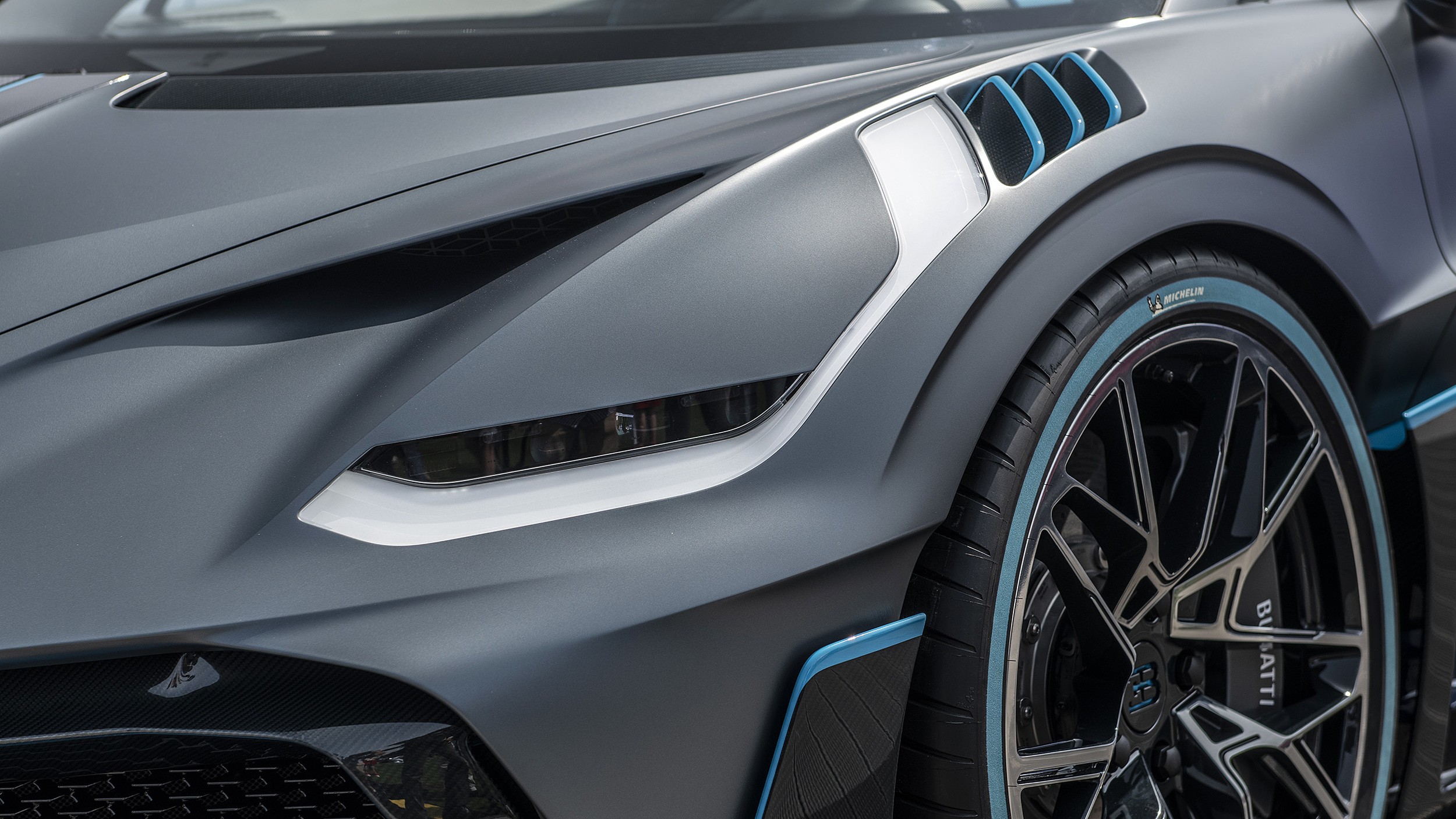 Bugatti Divo photo 15