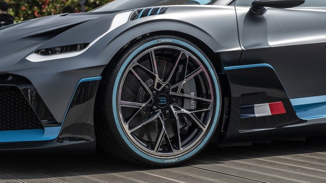 Bugatti Divo photo 16
