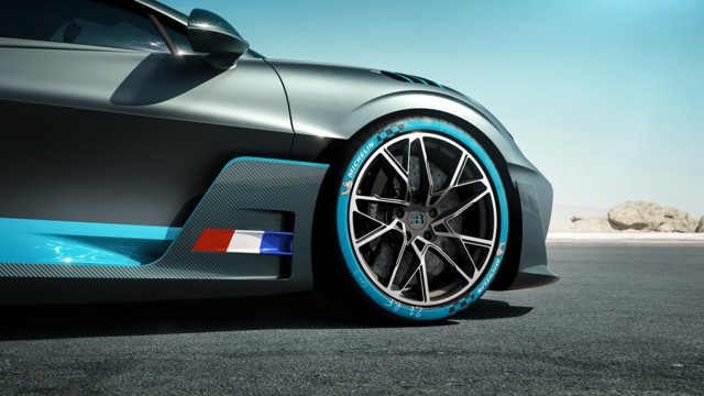 Bugatti Divo photo 34