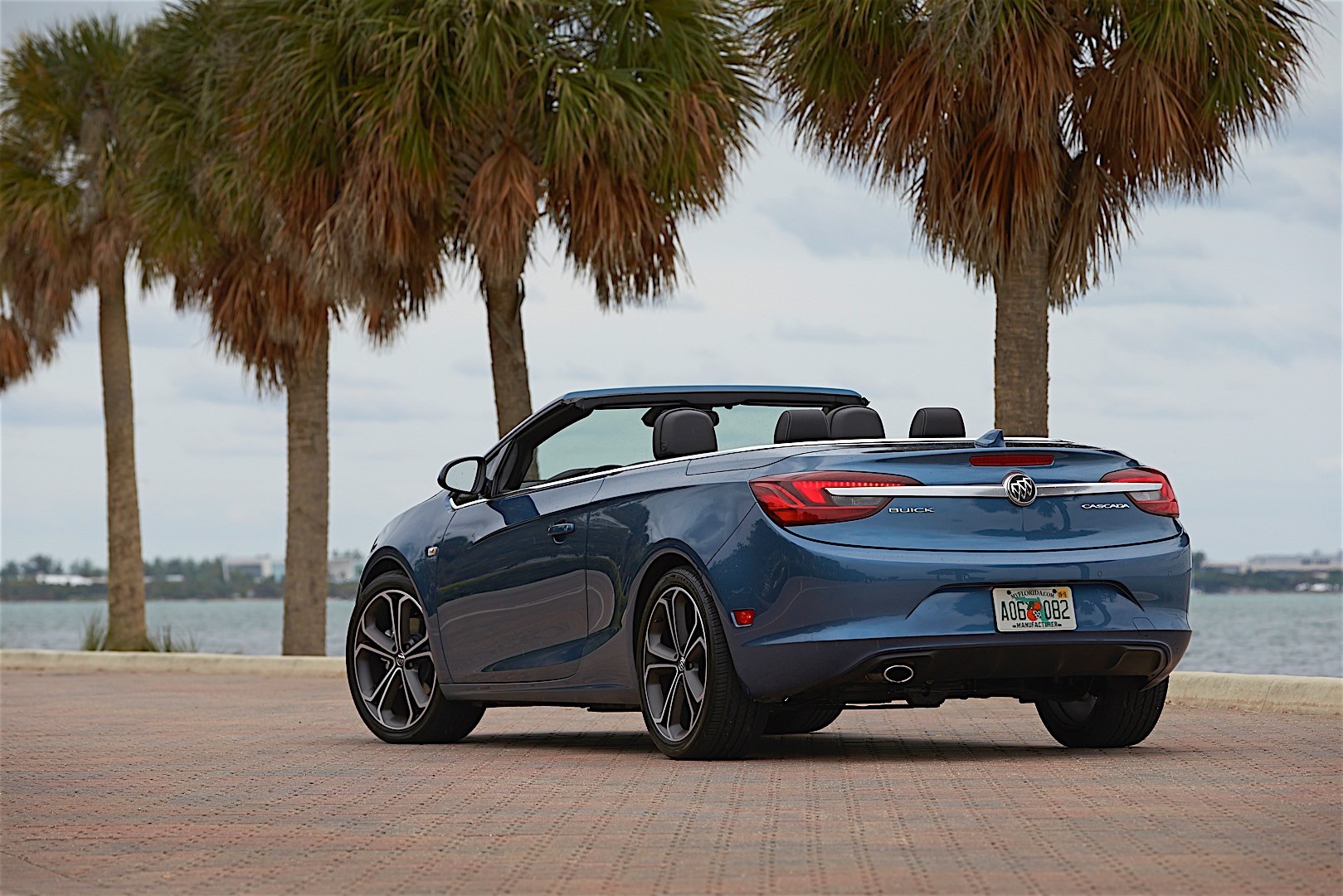 Buick Cascada photo 10