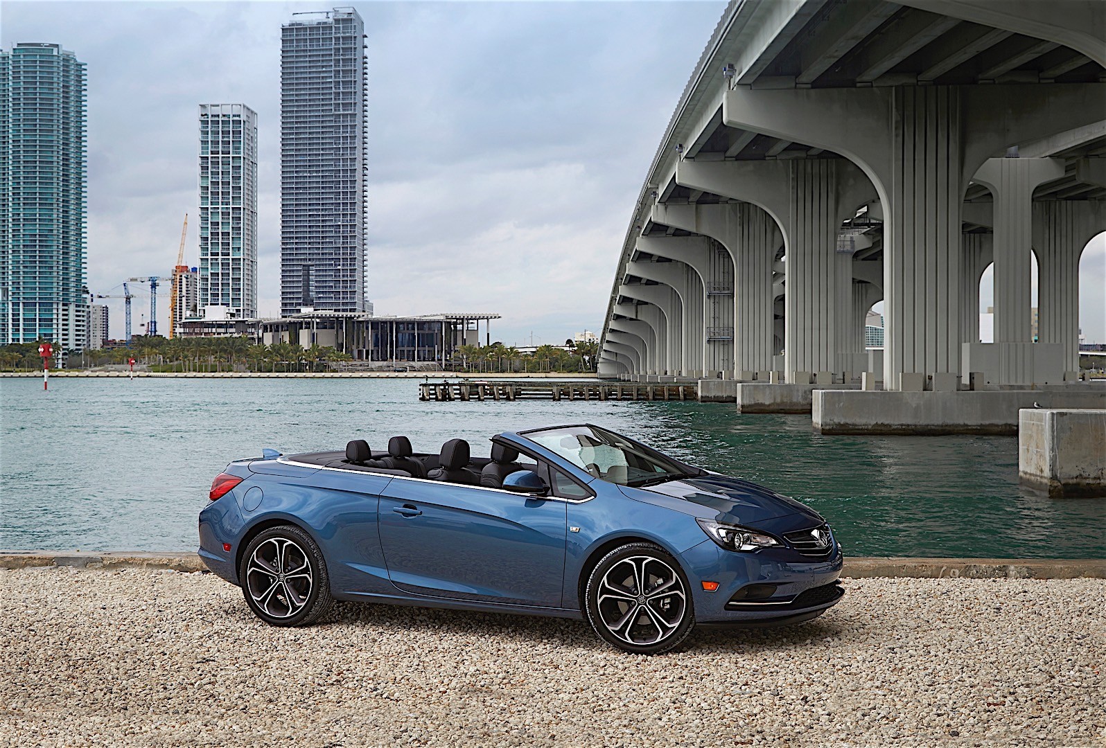 Buick Cascada photo 13