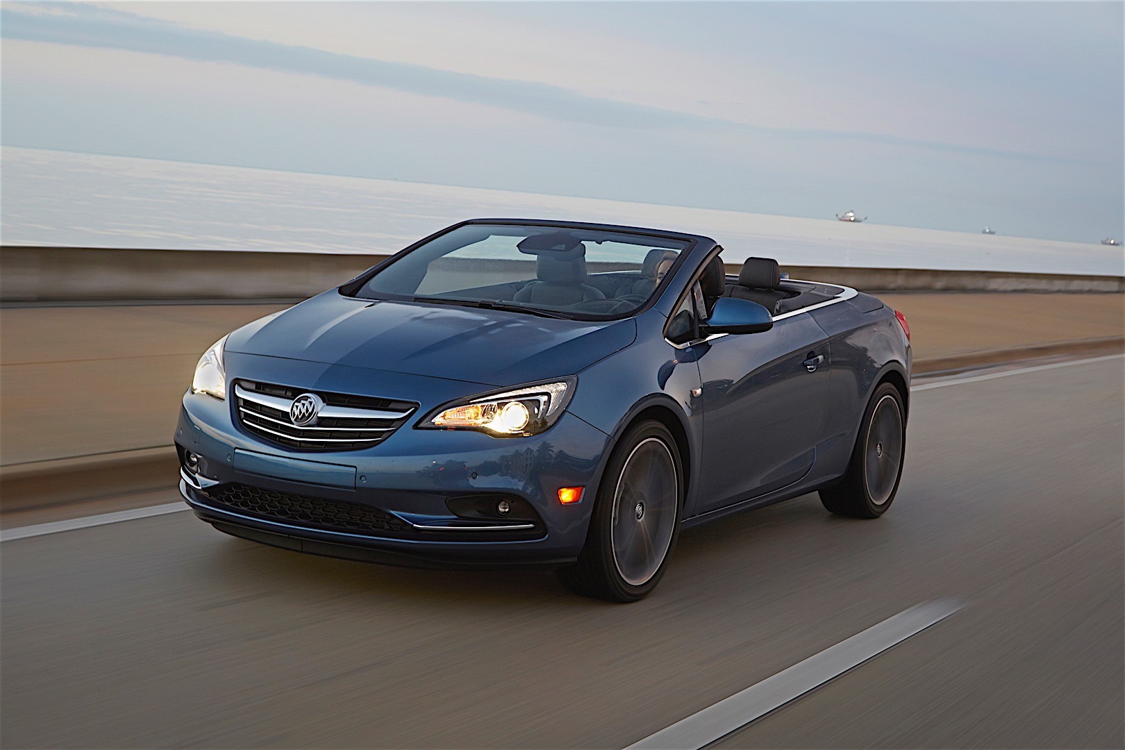 Buick Cascada photo 5