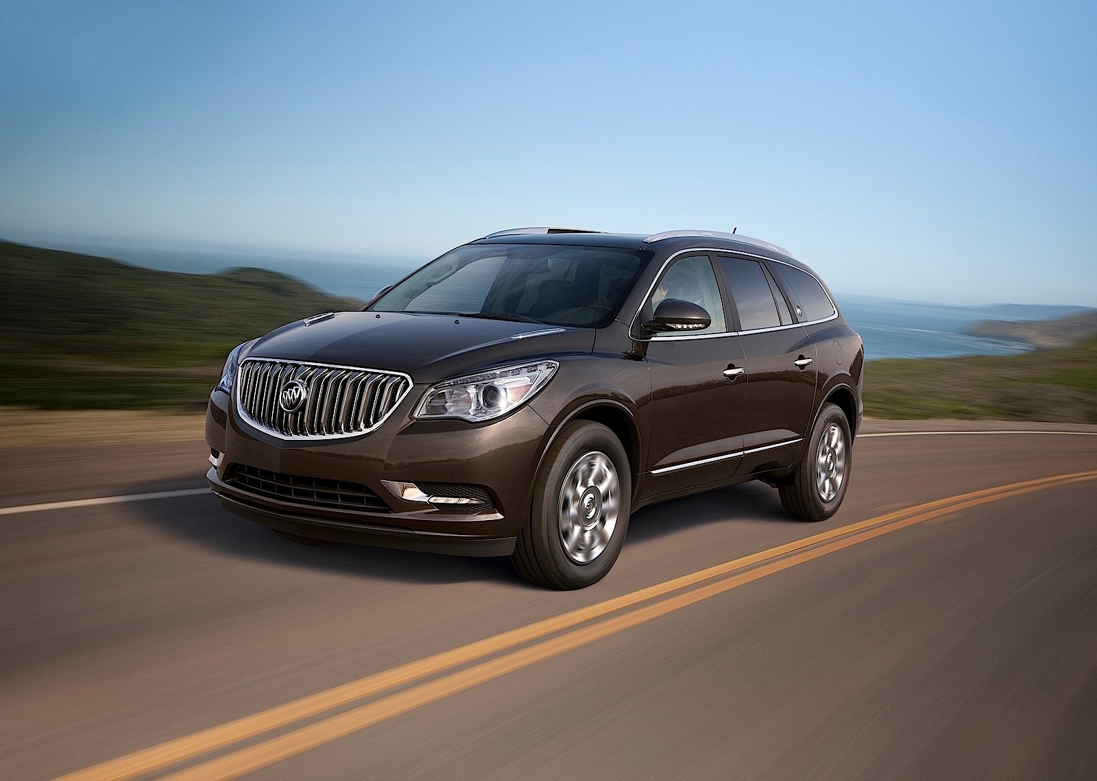 Buick Enclave photo 2