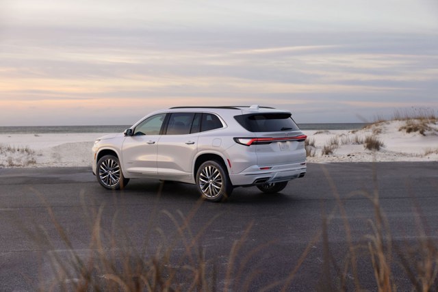 Buick Enclave photo 3