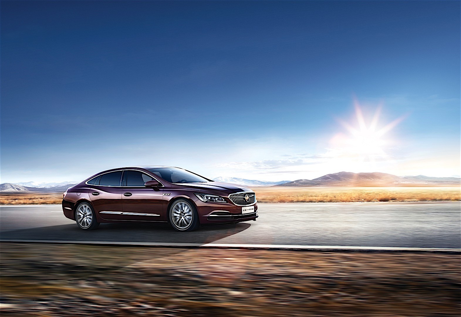 Buick Lacrosse photo 2