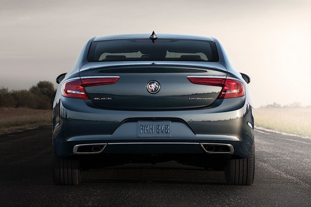 Buick Lacrosse photo 3