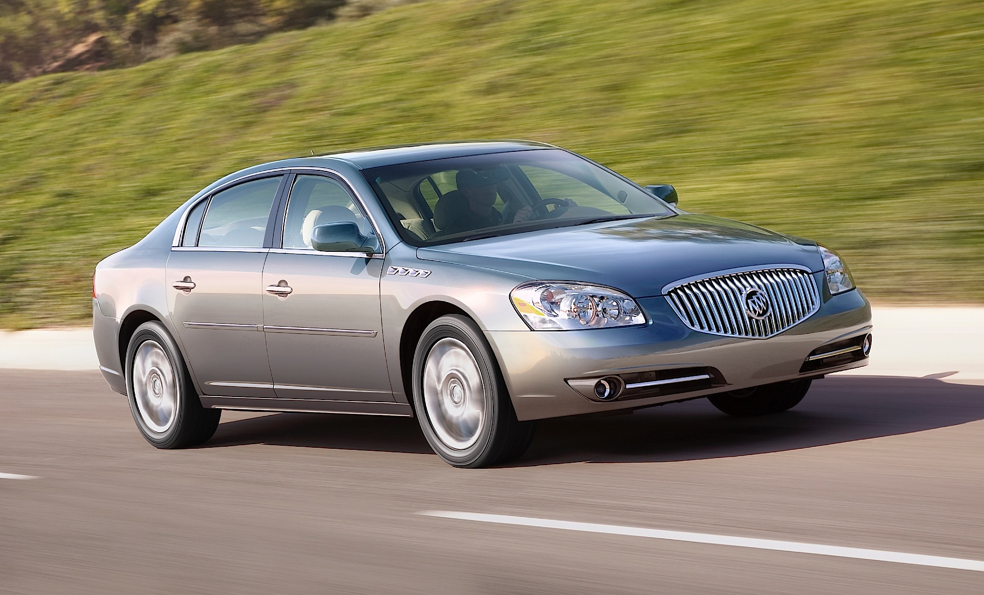 Buick Lucerne photo 7