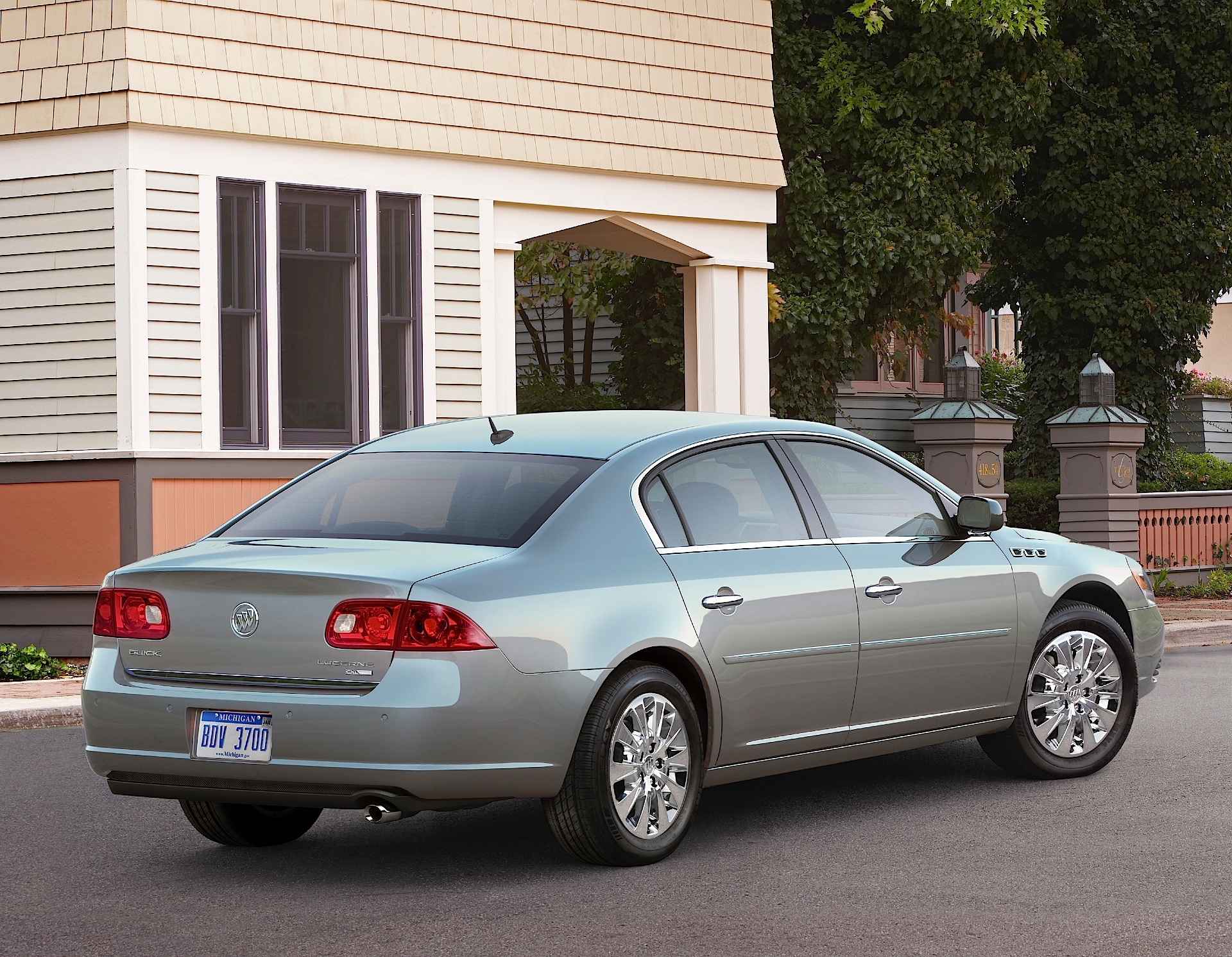 Buick Lucerne photo 8