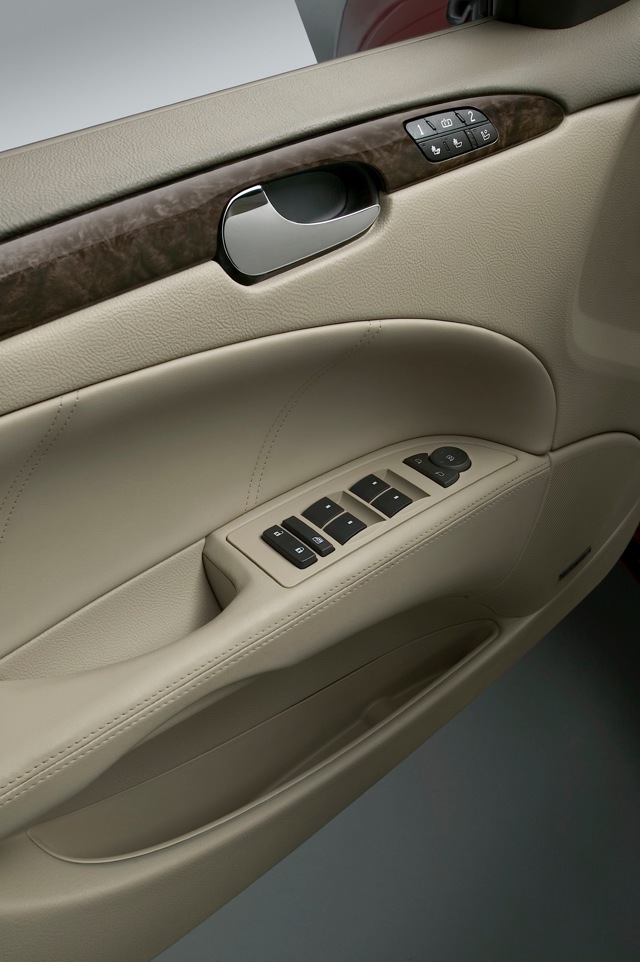 Buick Lucerne photo 90