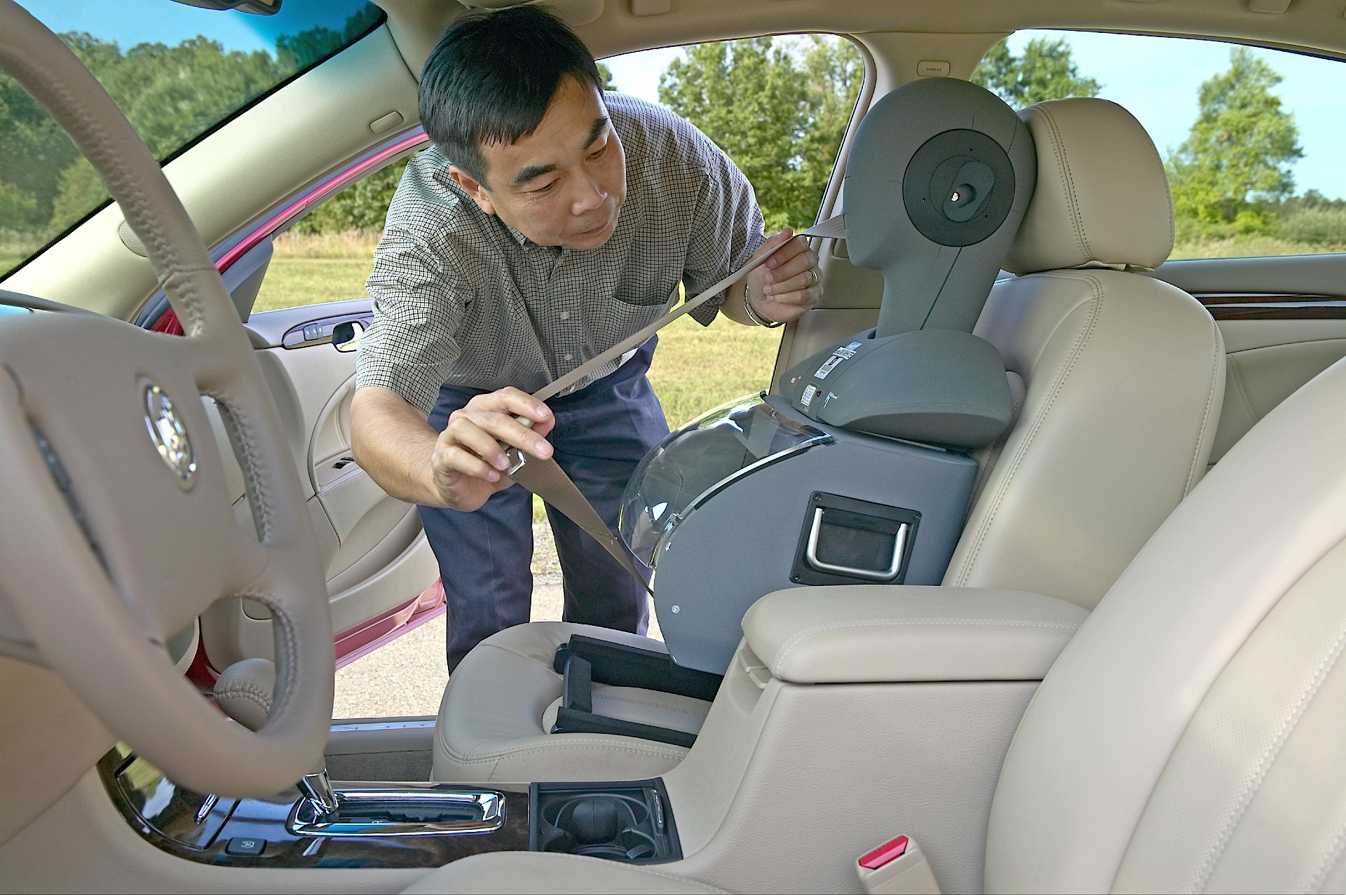 Buick Lucerne photo 93