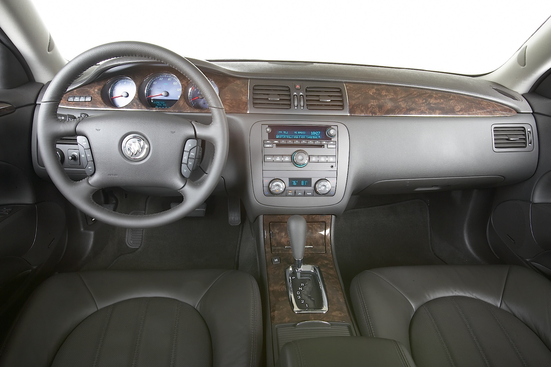 Buick Lucerne photo 95