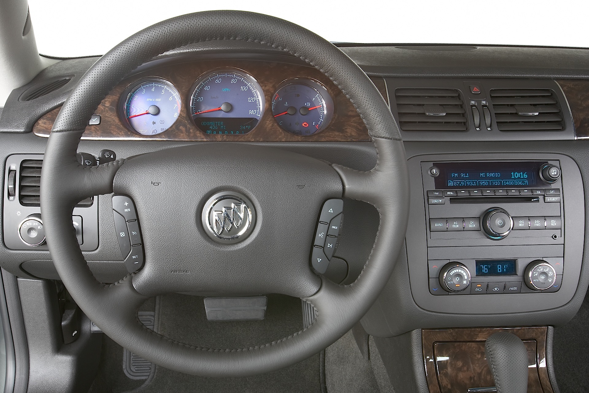 Buick Lucerne photo 96