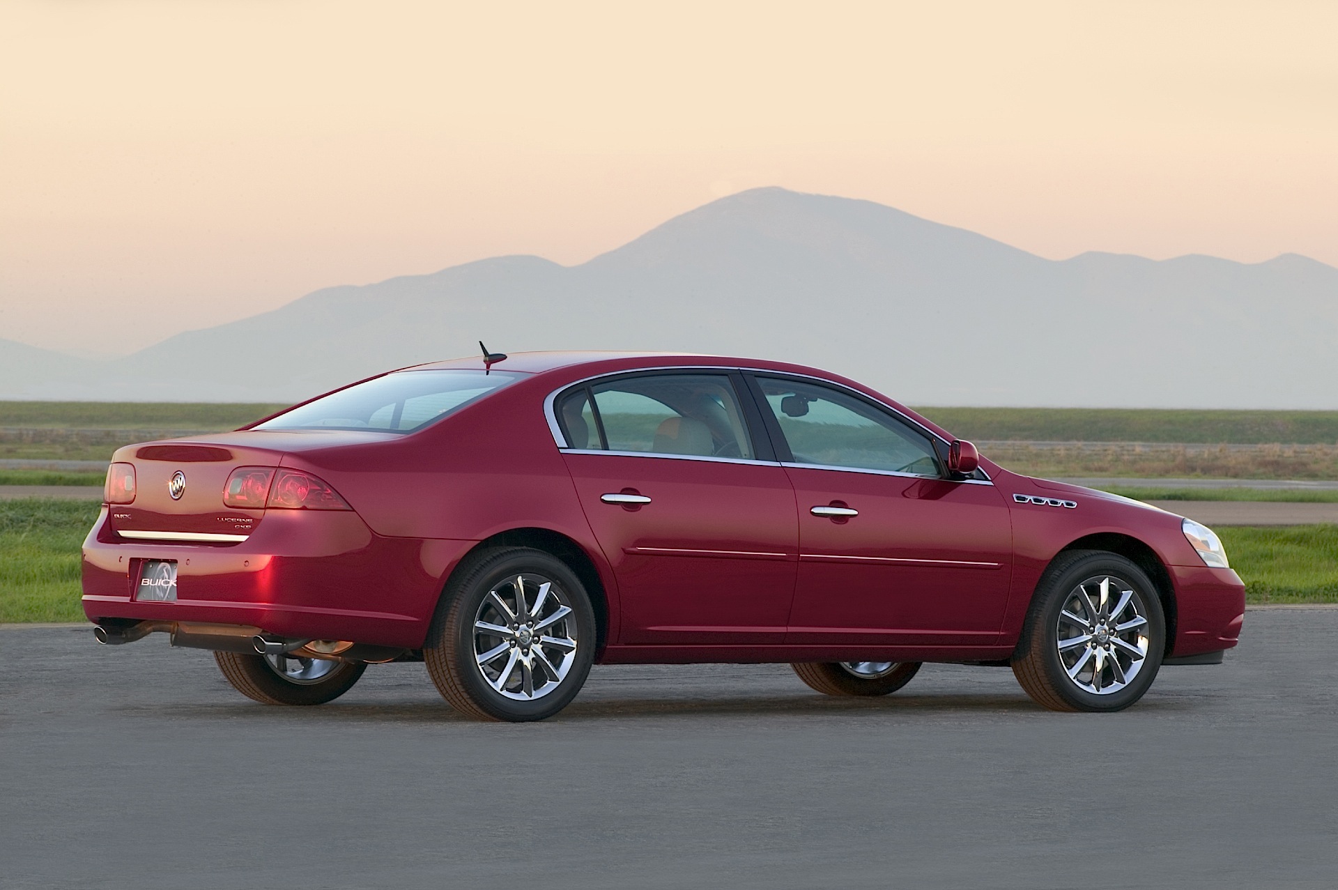 Buick Lucerne photo 20