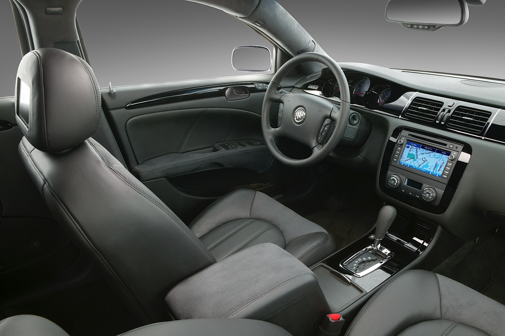 Buick Lucerne photo 101