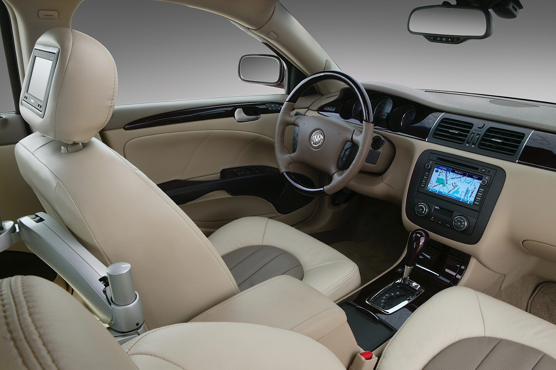 Buick Lucerne photo 102