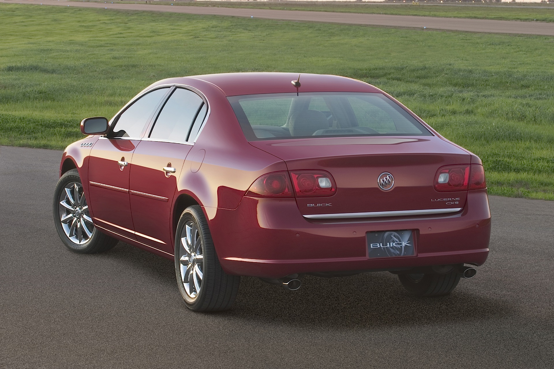 Buick Lucerne photo 30