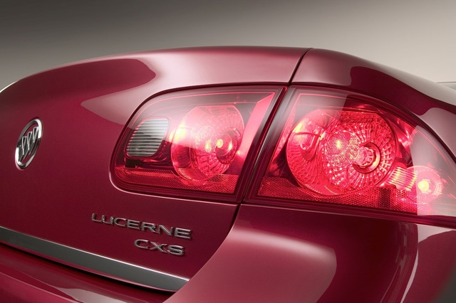Buick Lucerne photo 38