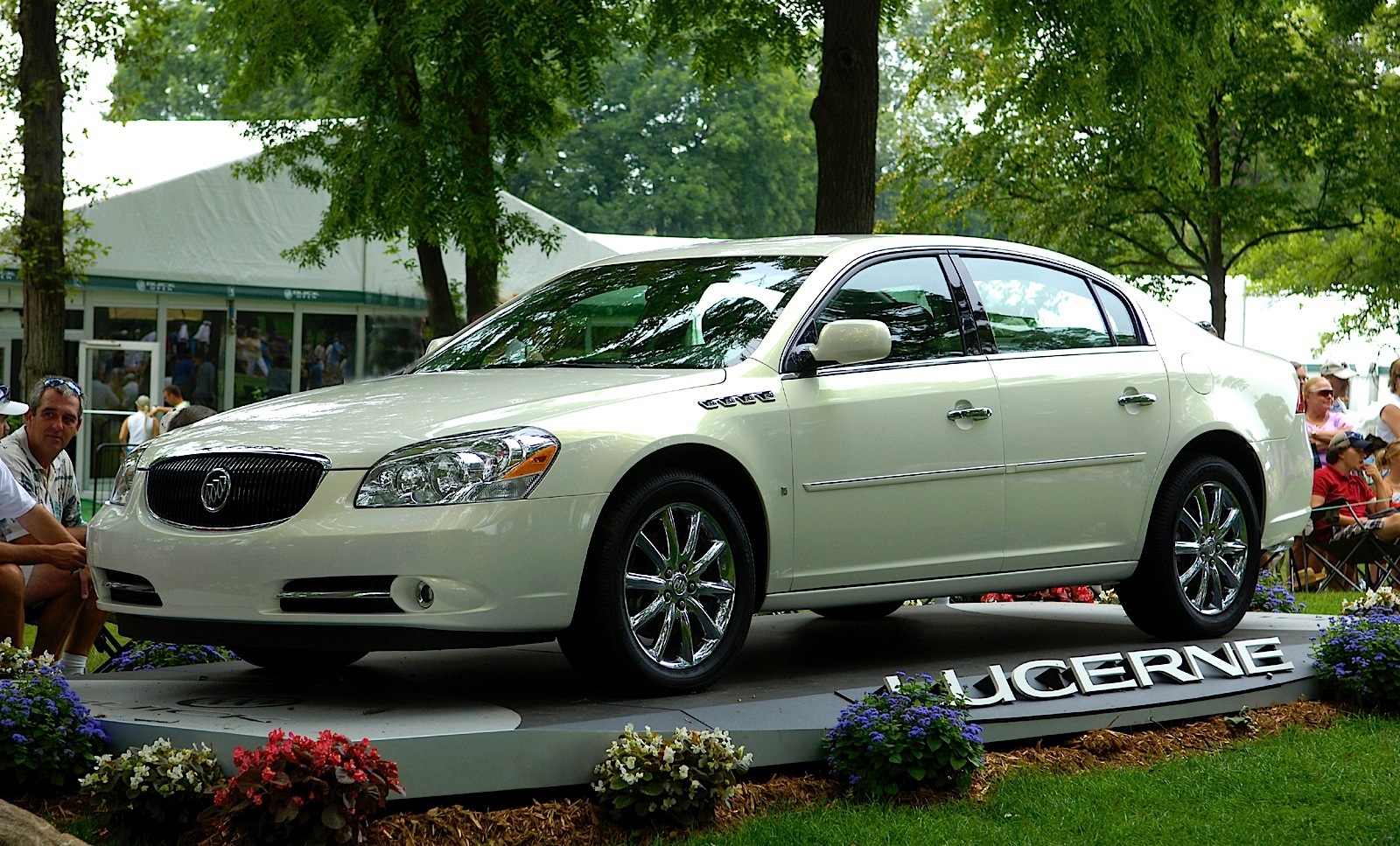 Buick Lucerne photo 48
