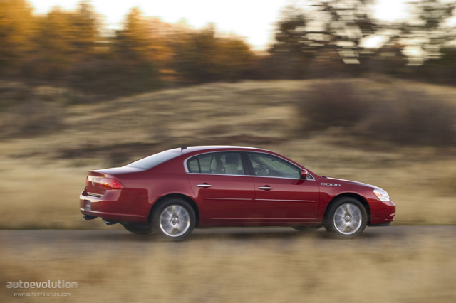 Buick Lucerne photo 2