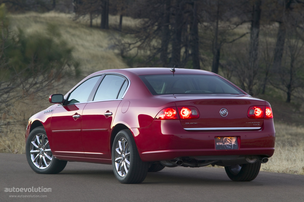 Buick Lucerne photo 3