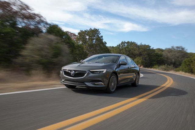 Buick Regal Sportback photo 11