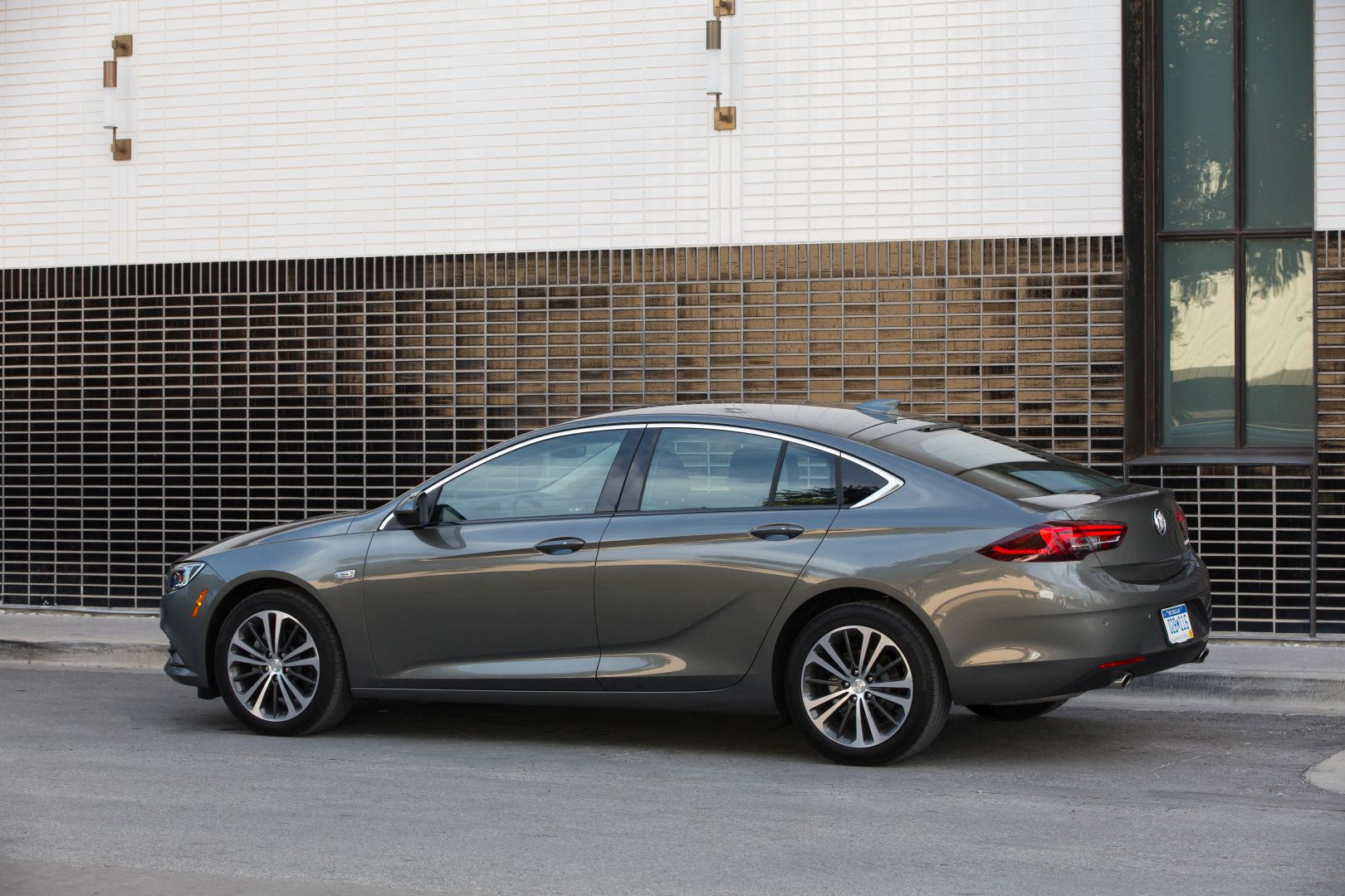 Buick Regal Sportback photo 13