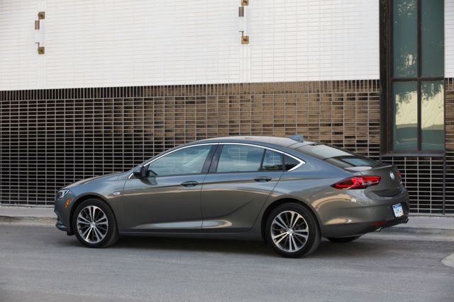Buick Regal Sportback photo 13