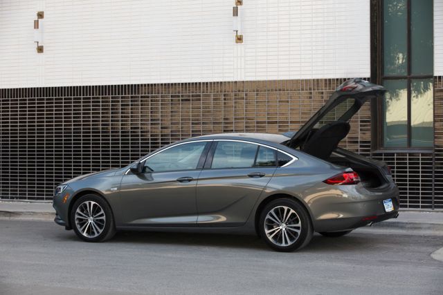 Buick Regal Sportback photo 14
