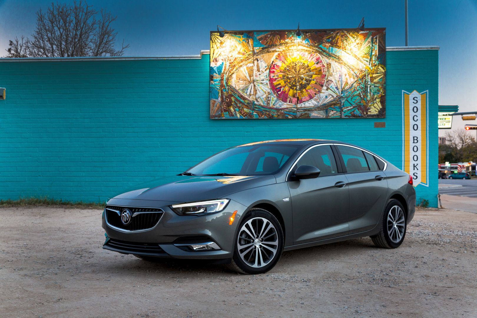 Buick Regal Sportback photo 2