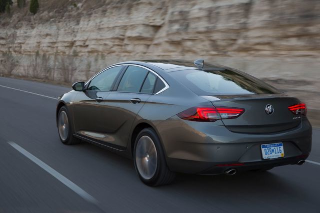 Buick Regal Sportback photo 5