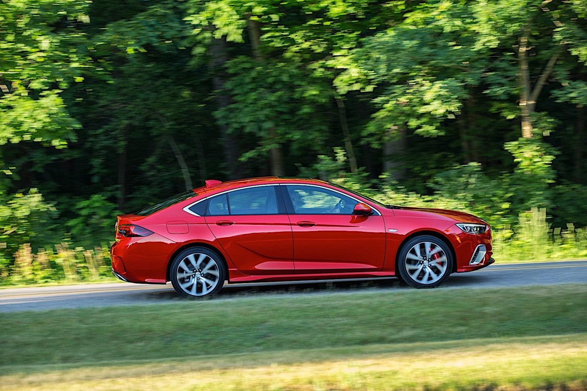 Buick BUICK Regal GS 2.0L 6AT (270 HP)