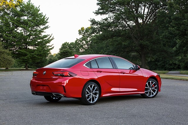 Buick Regal photo 2