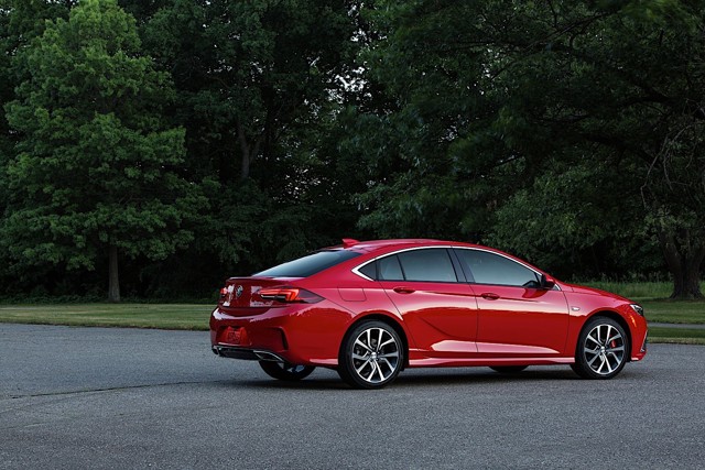 Buick Regal photo 3