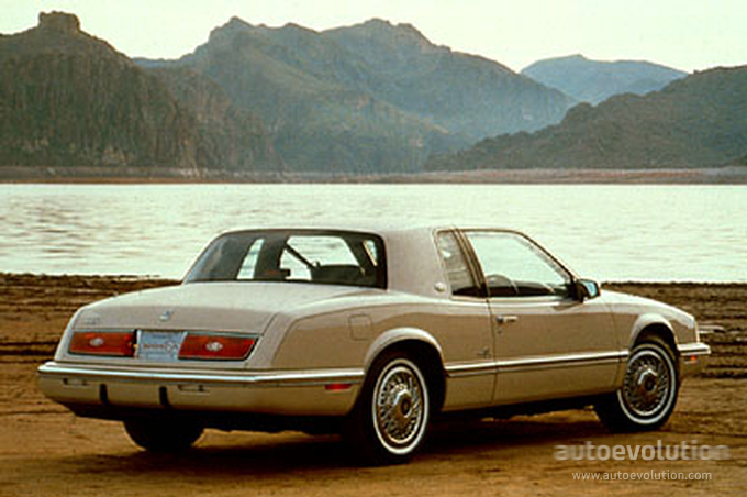 Buick Riviera photo 2