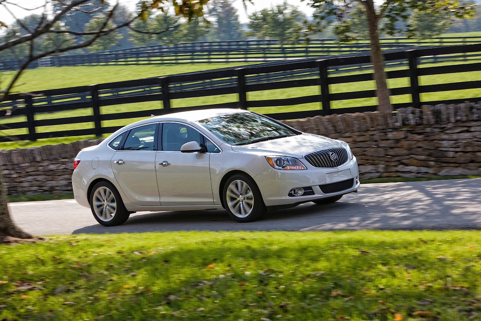 Buick Verano photo 34