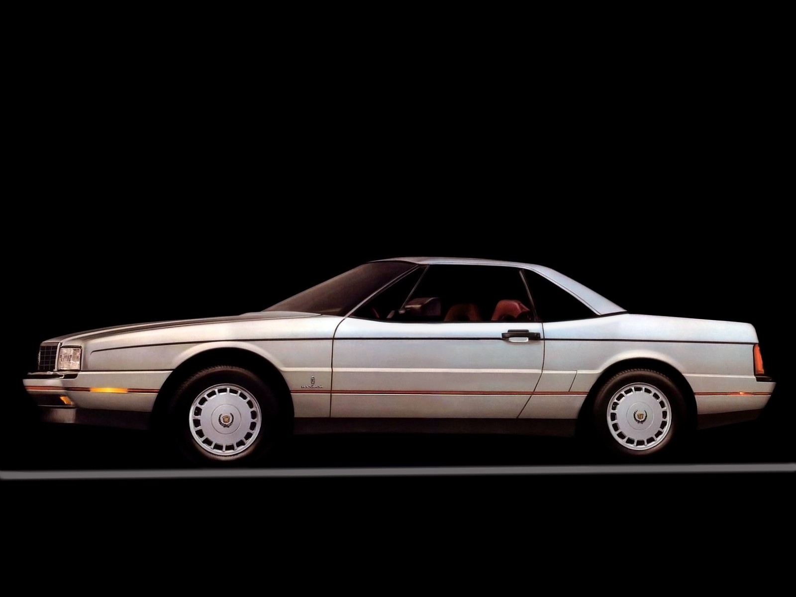 Cadillac Allante photo 14