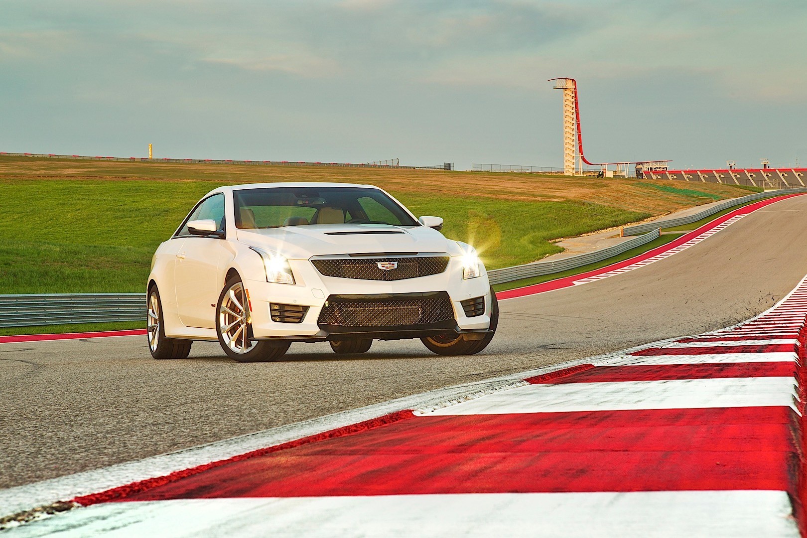 Cadillac Ats-V Coupe photo 17