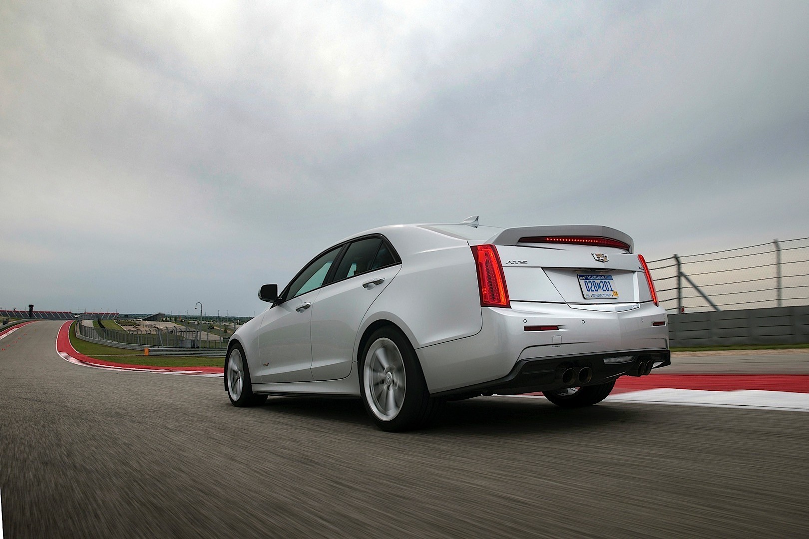 Cadillac Ats-V photo 20