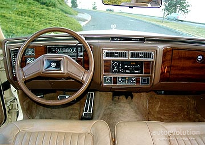 Cadillac Brougham photo 2