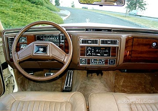 Cadillac Brougham photo 2