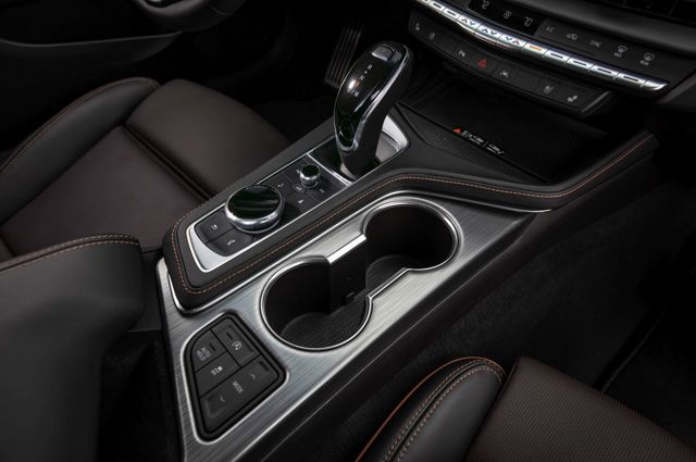 Cadillac Ct4-V photo 11