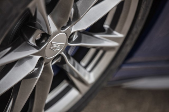 Cadillac Ct4-V photo 8