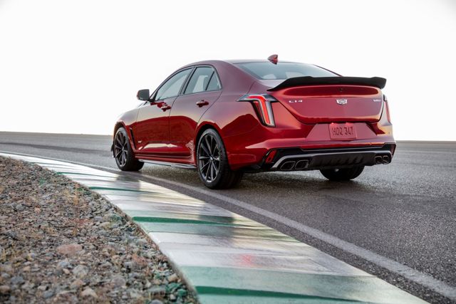 Cadillac Ct4-V photo 8