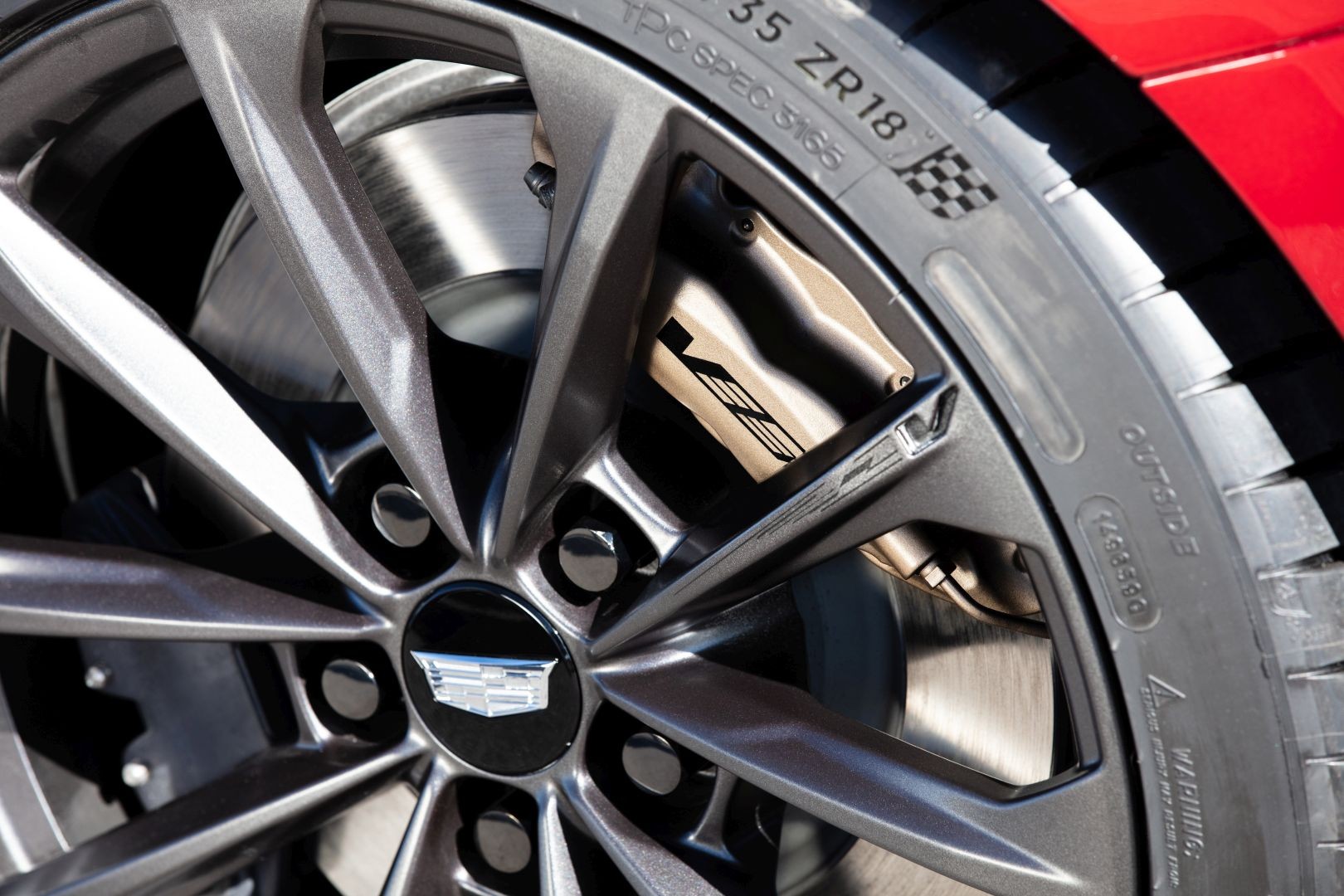 Cadillac Ct4-V photo 13